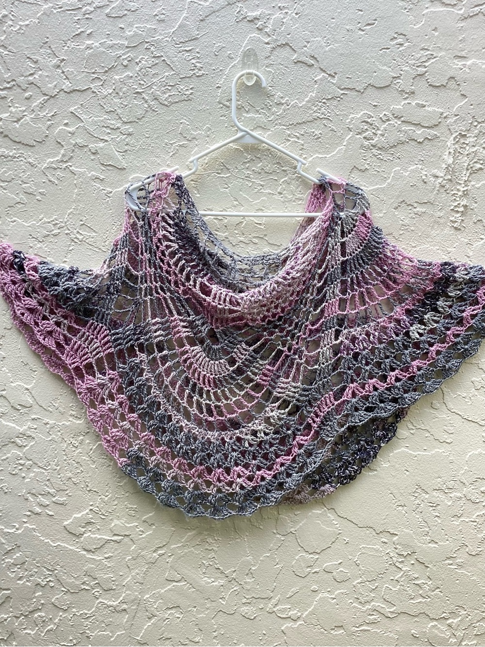 Poncho Hand Crafted Pink Gray Gradient Crochet - Picture 5 of 13